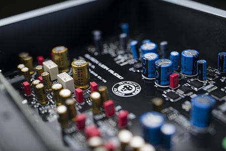 Black Lion Audio Revolution / iZotope Bundle (Music Production Suite 5) Black Lion Audio Revolution / iZotope Bundle (Music Production Suite 5)