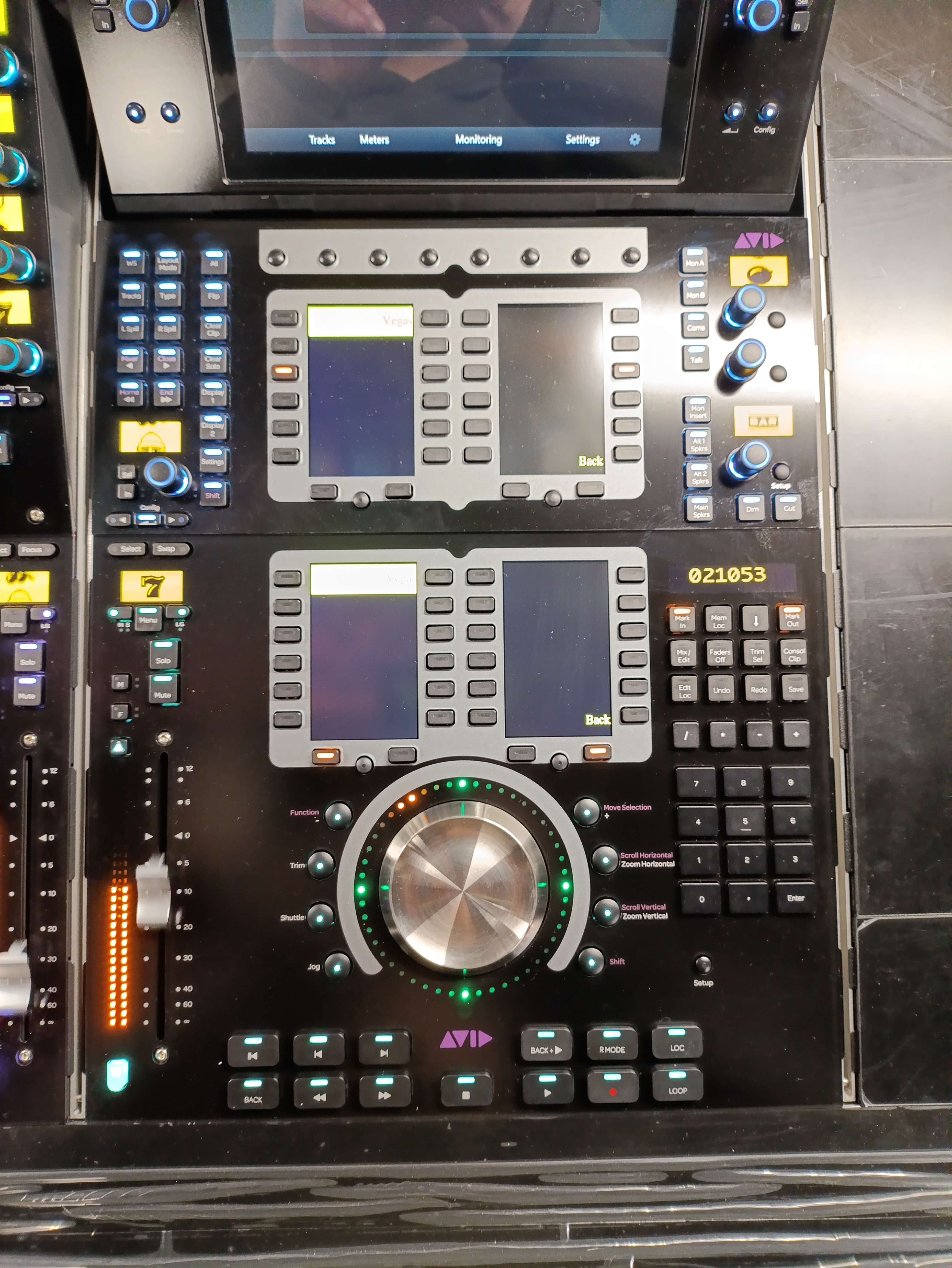 Avid S4 Konsole - 16 Fader / Dual-Display / 4 Fuß (Demo) Avid S4 Konsole - 16 Fader / Dual-Display / 4 Fuß (Demo)